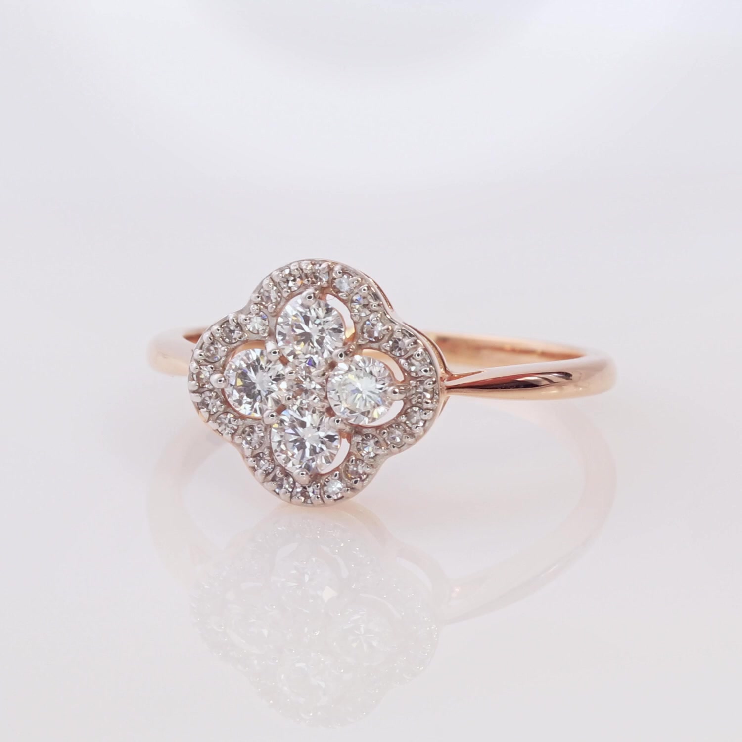 Золотое кольцо с бриллиантами выращенными