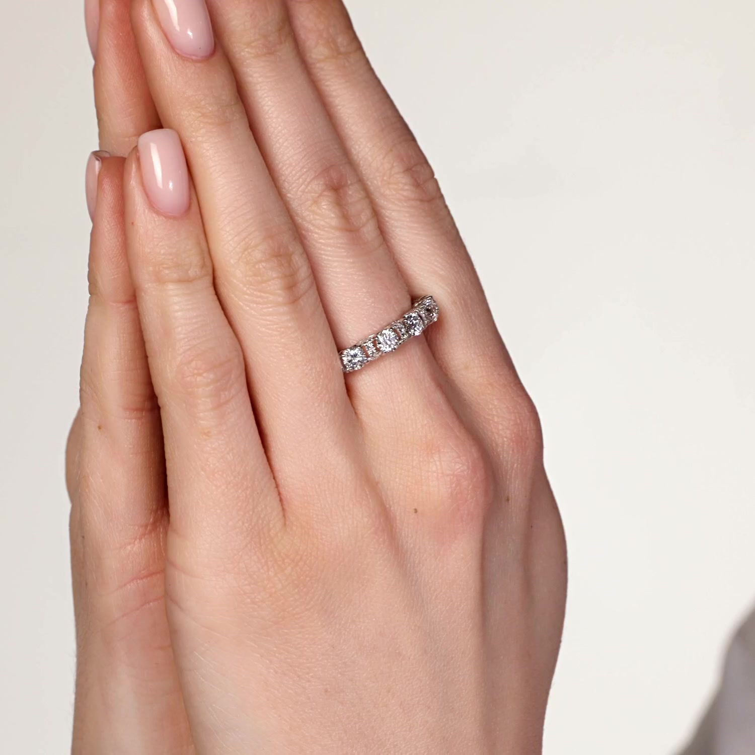 Золотое кольцо с бриллиантами выращенными