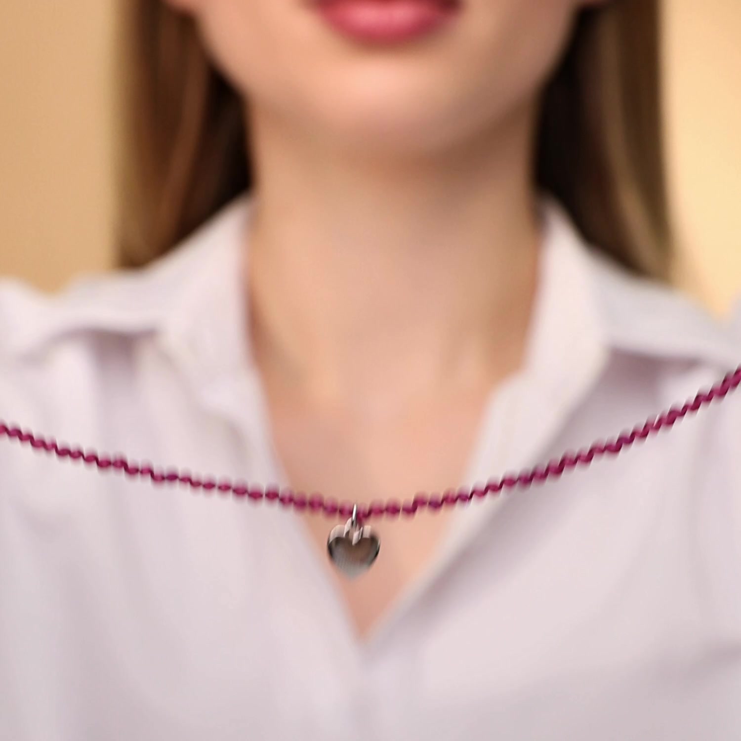 Серебряное колье с имитацией шпинели