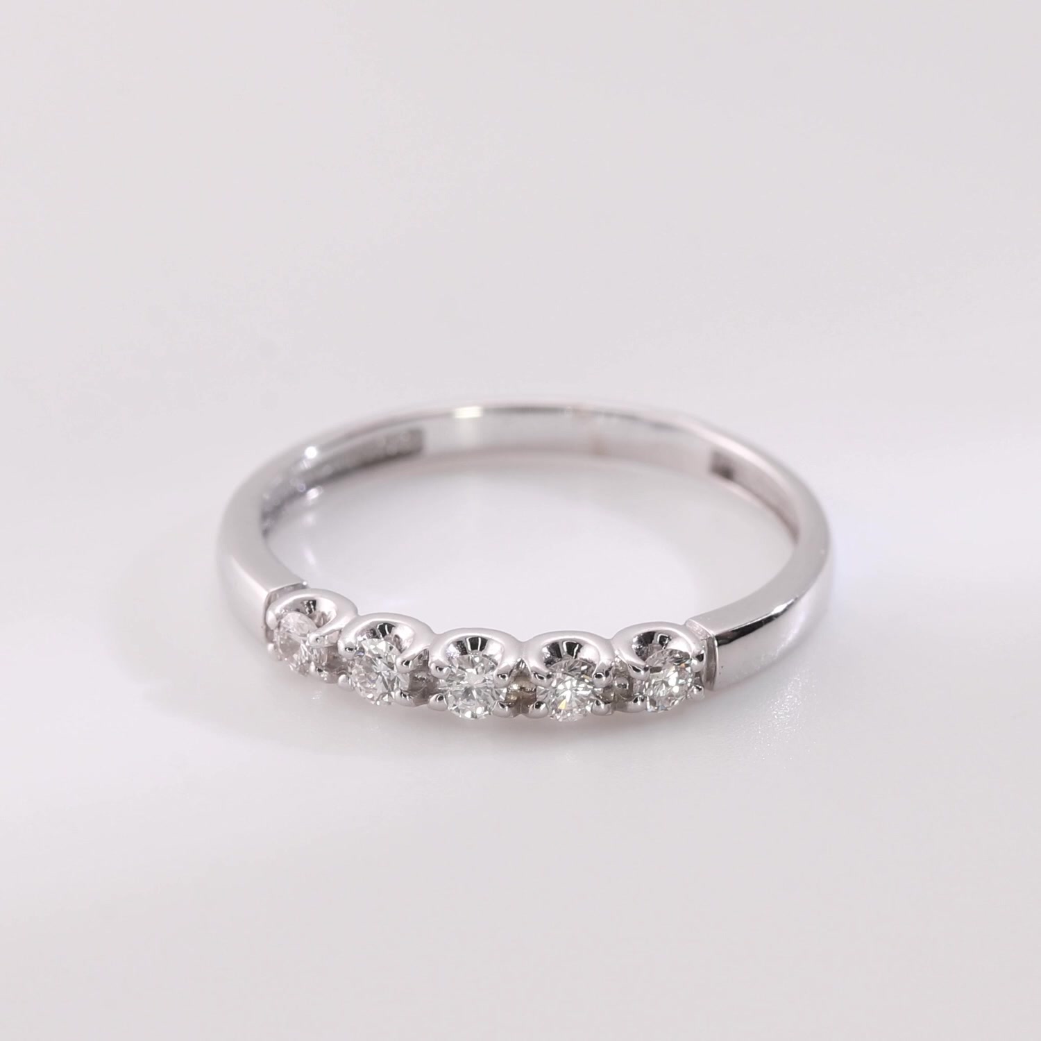 Золотое кольцо с бриллиантами