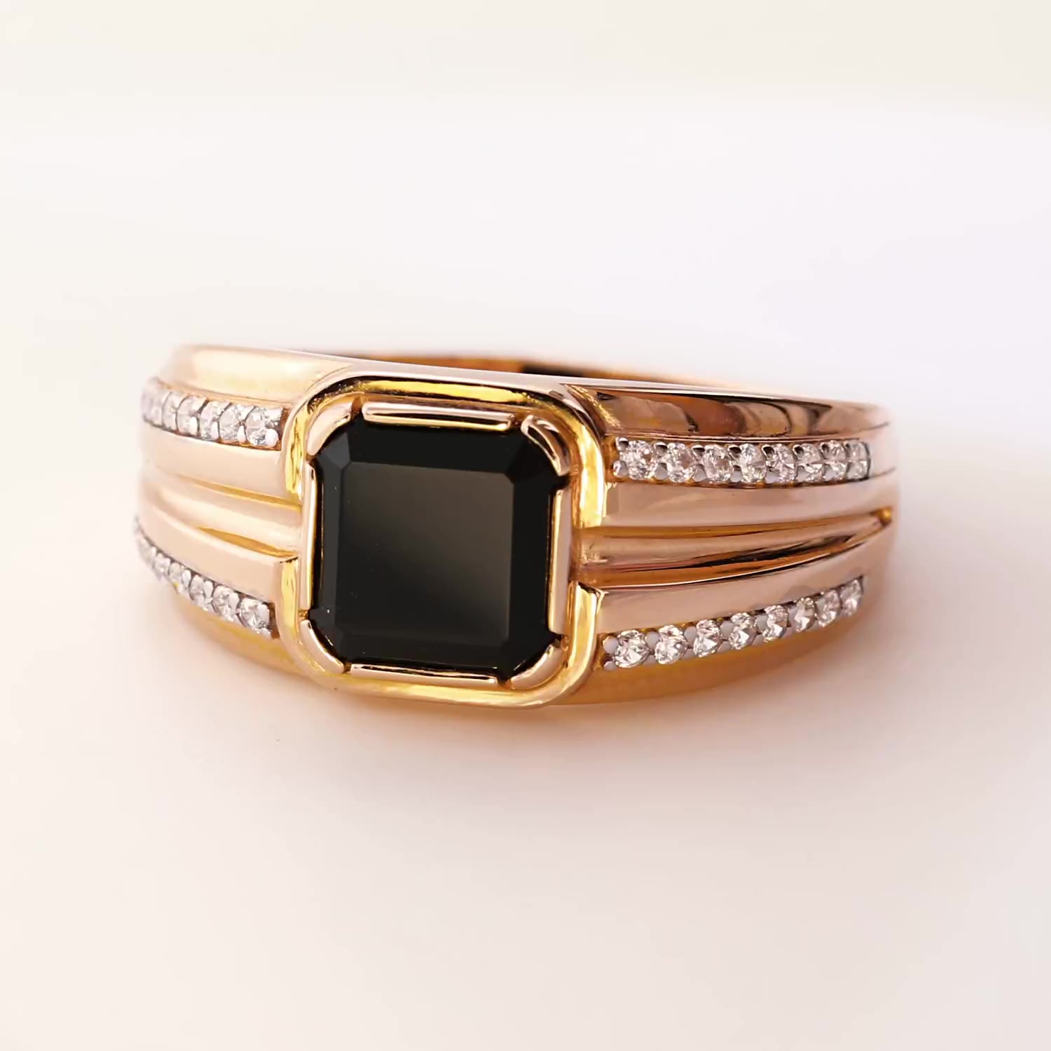 Золотая печатка с фианитами