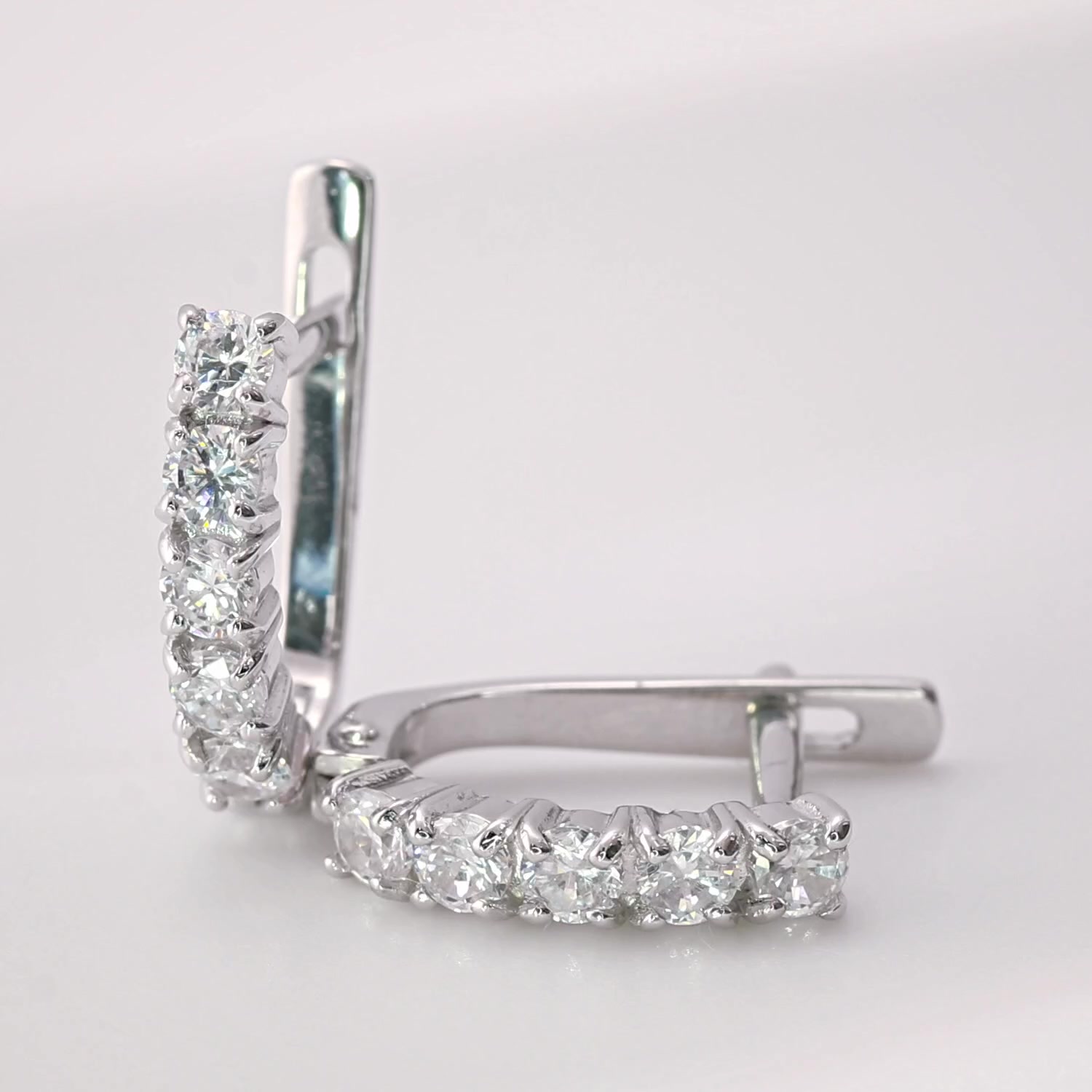 Серебряные серьги с фианитами