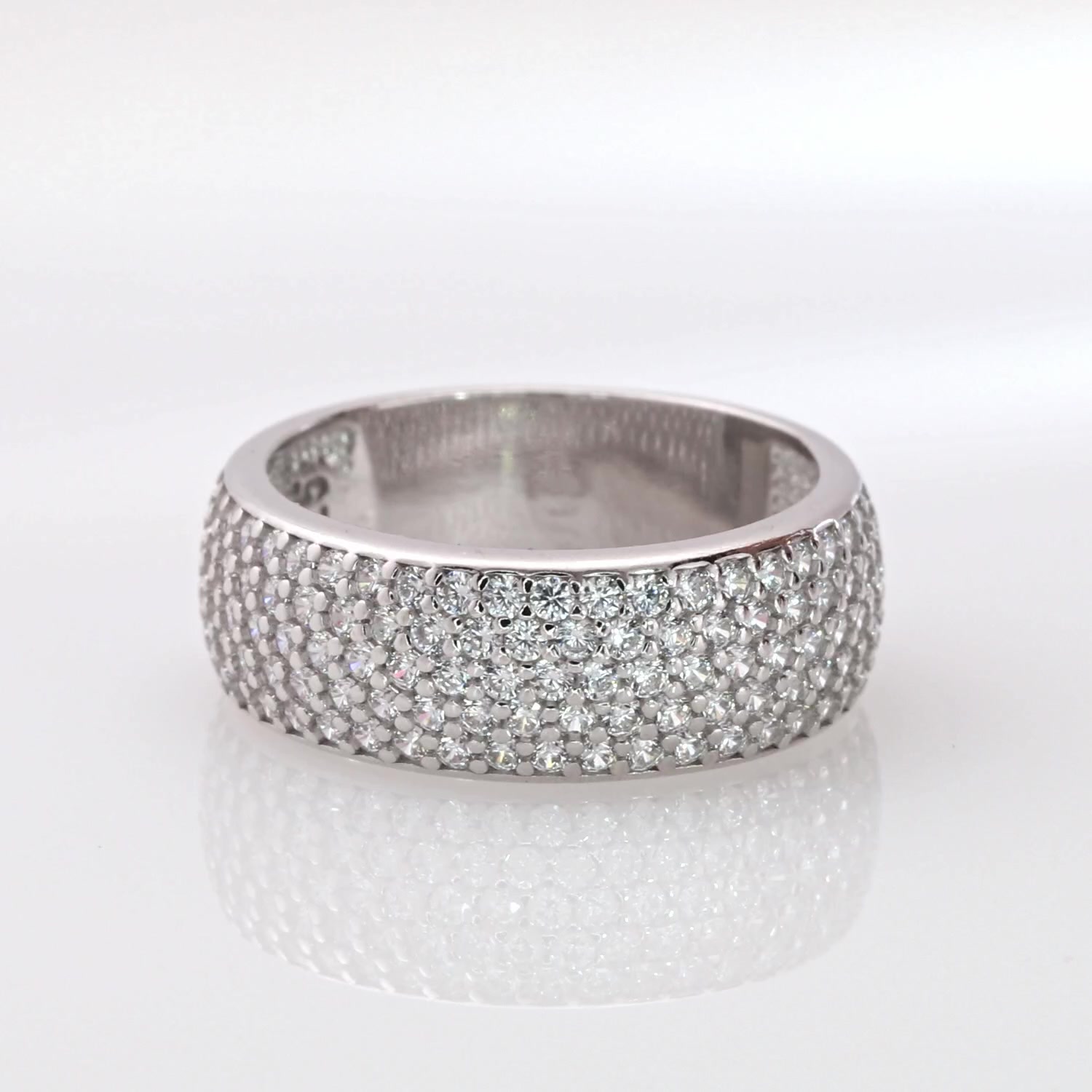 Серебряное кольцо с фианитами