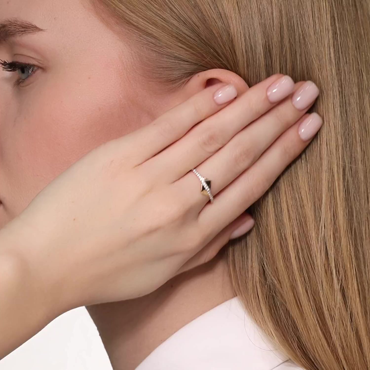 Золотое кольцо с фианитами