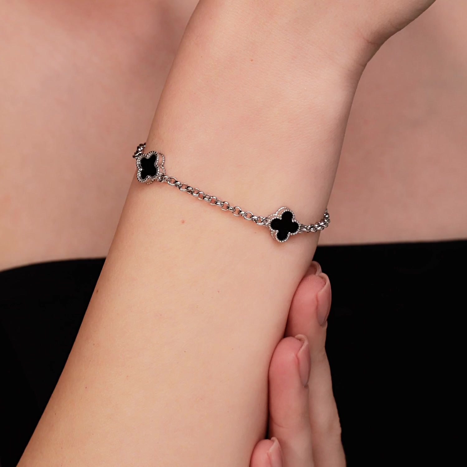 Серебряный браслет с ониксом