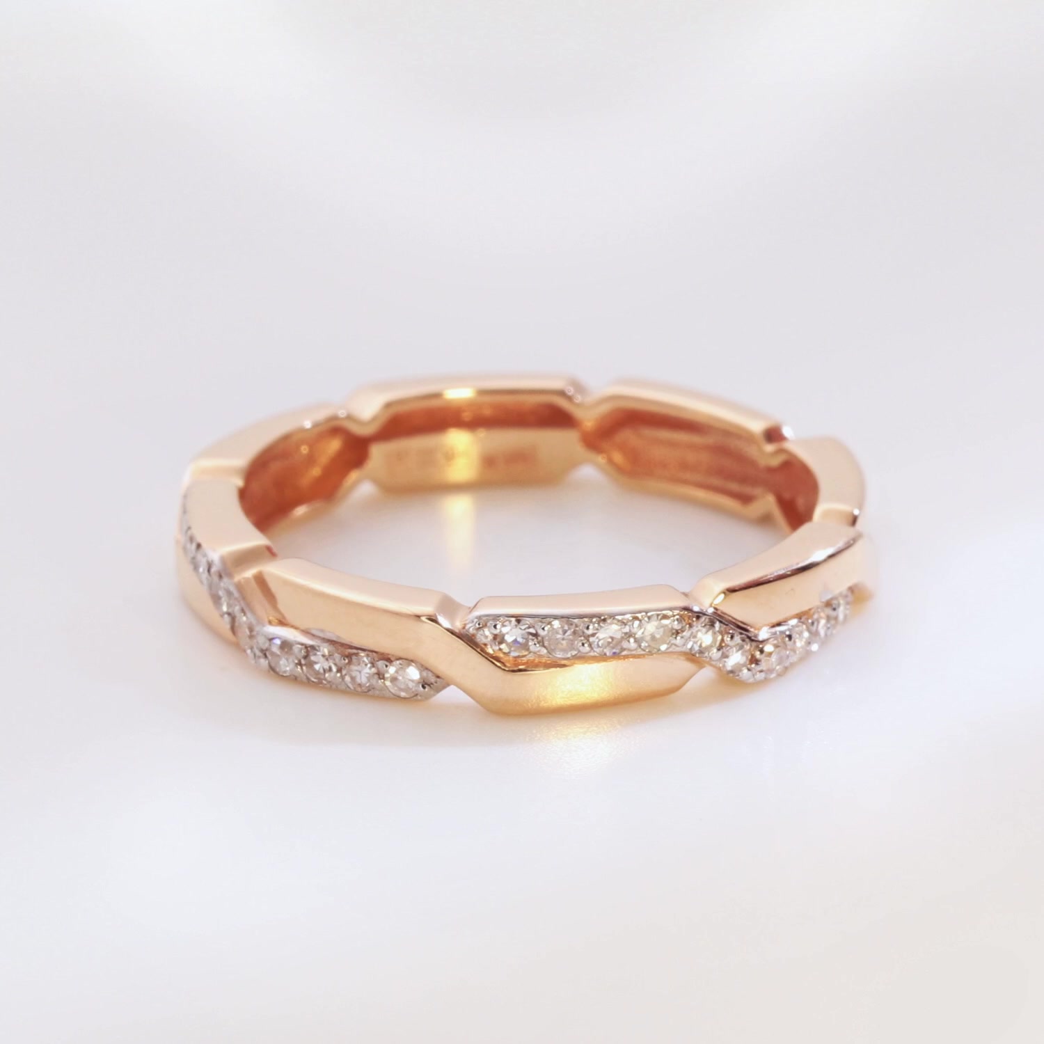 Золотое кольцо с бриллиантами