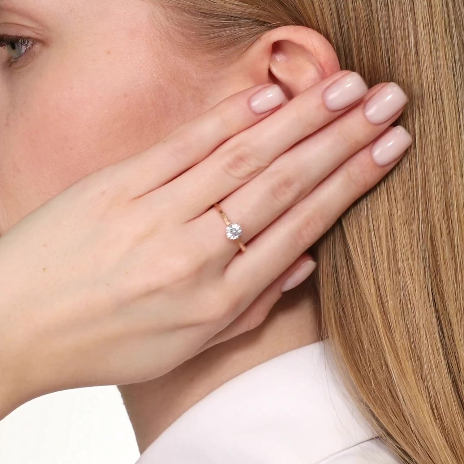 Золотое кольцо с фианитом