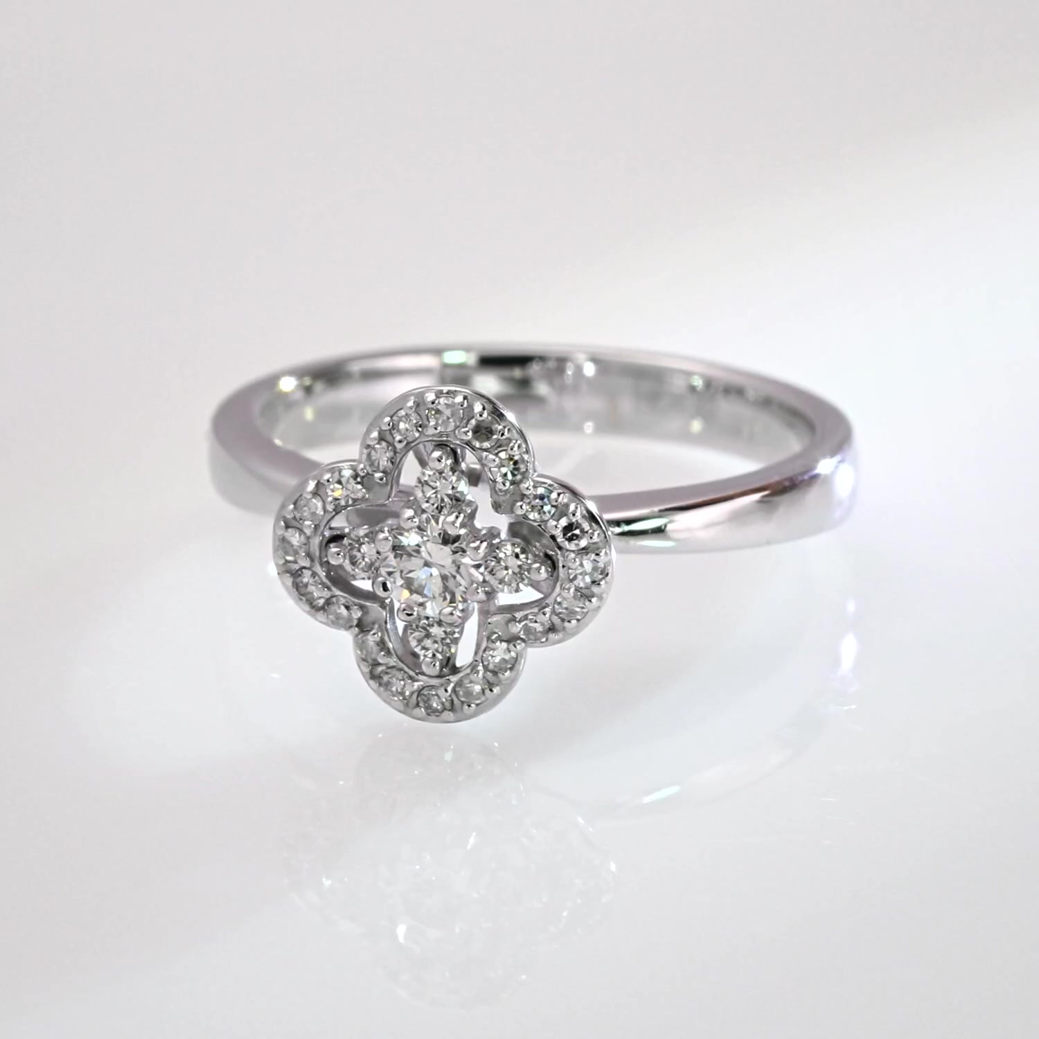 Золотое кольцо с бриллиантами