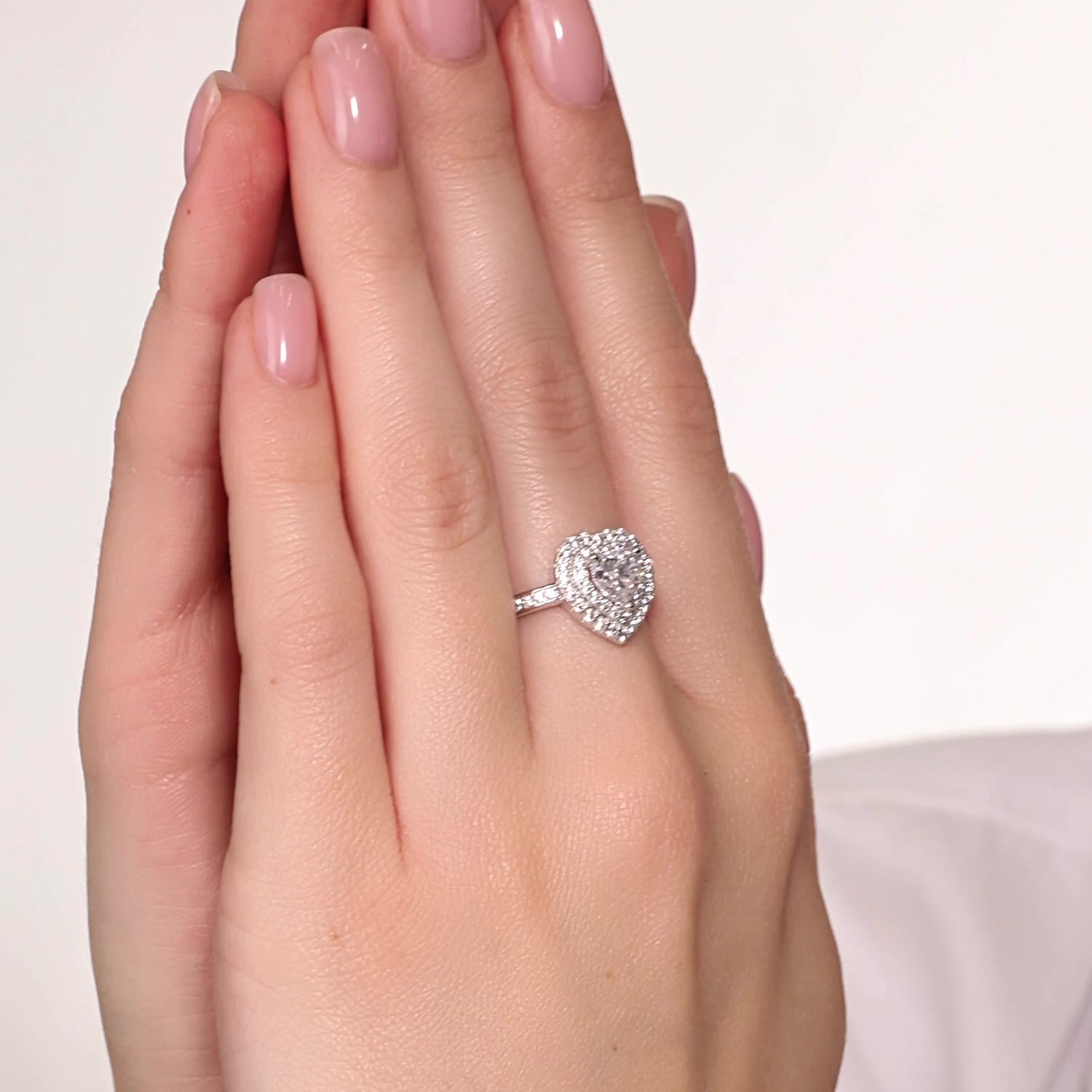 Серебряное кольцо с фианитами