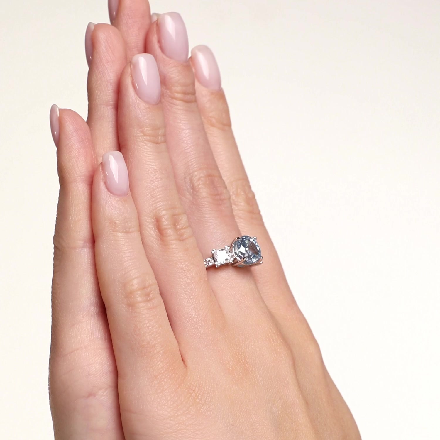 Серебряное кольцо с фианитами