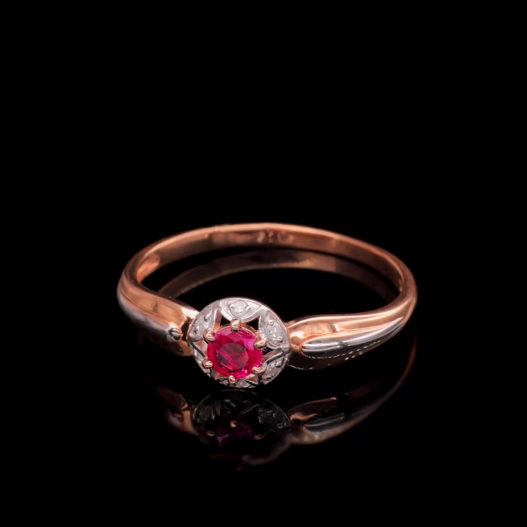 Золотое кольцо с рубином и бриллиантами