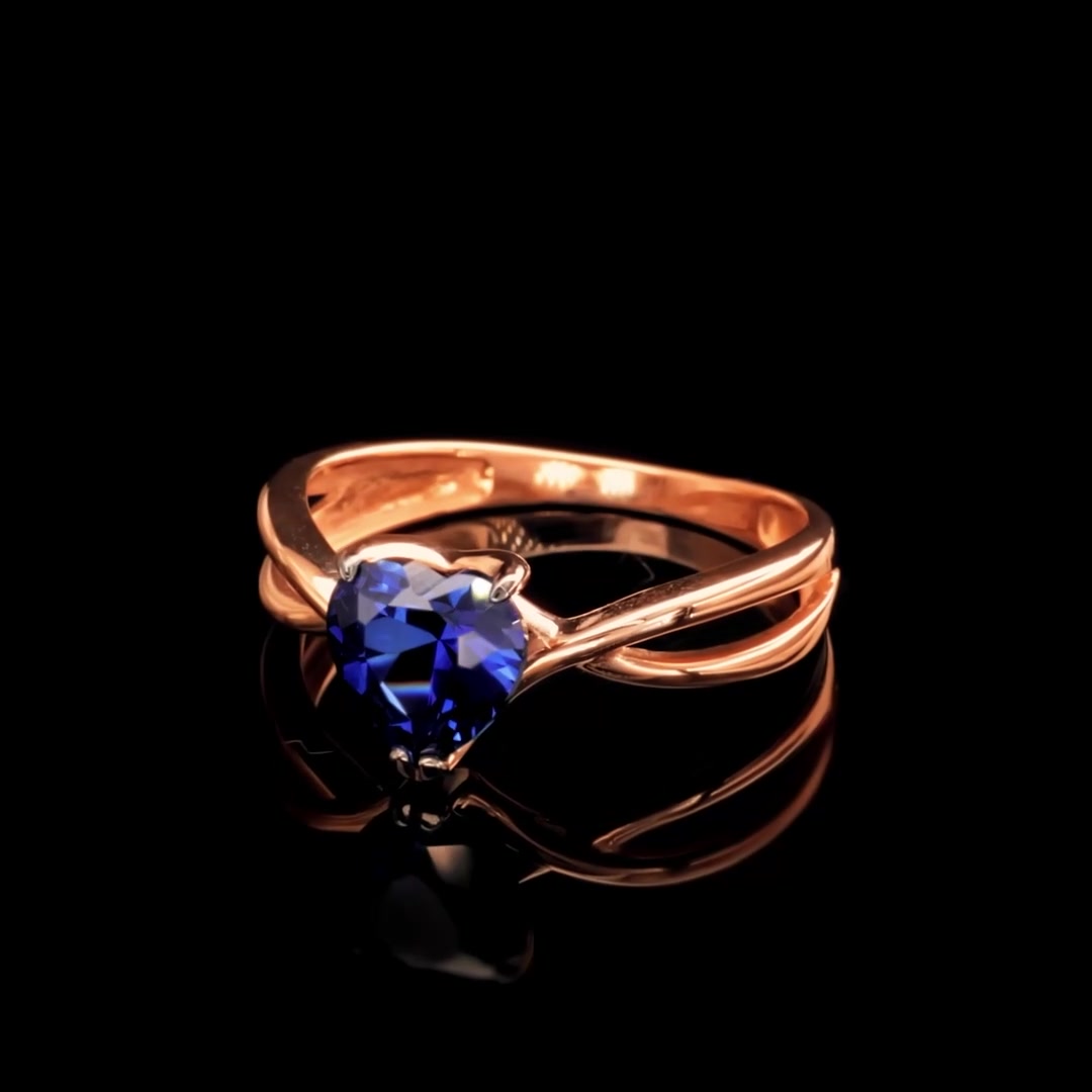 Золотое кольцо с  сапфиром выращенным