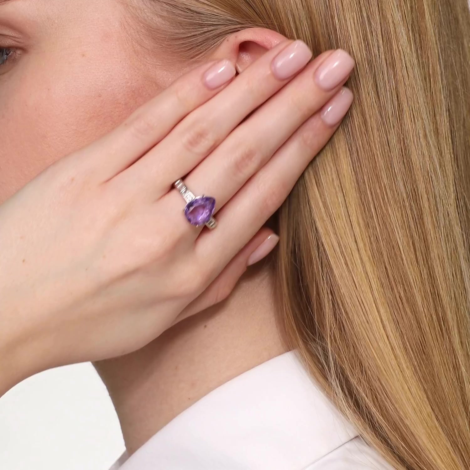 Серебряное кольцо с имитацией кварца и фианитами