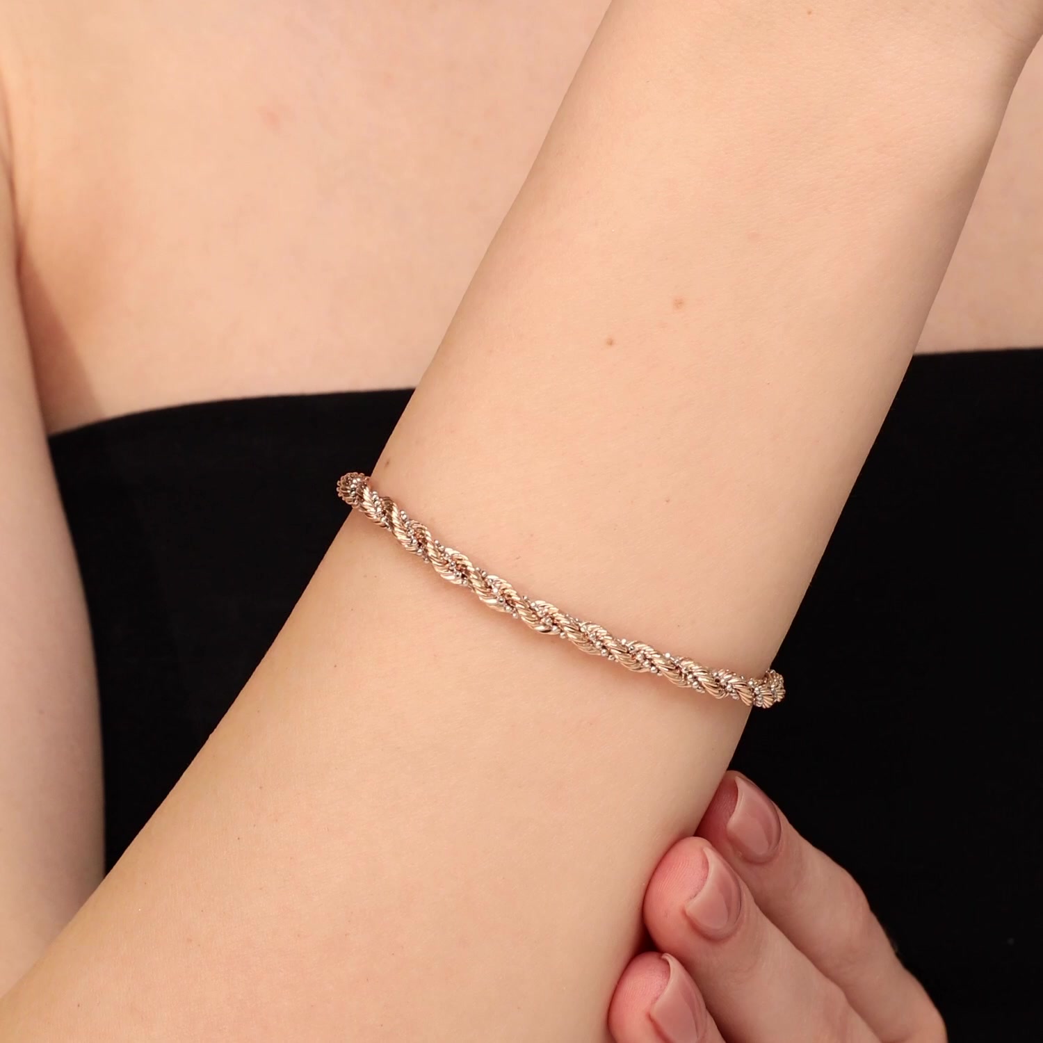 Золотой браслет облегченный