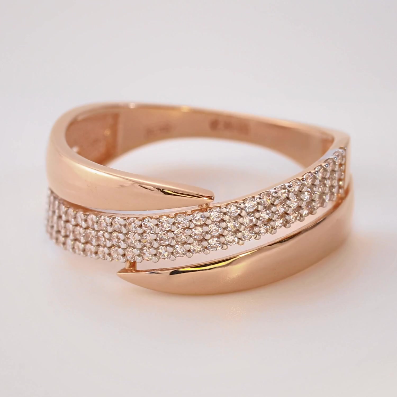 Золотое кольцо с фианитами