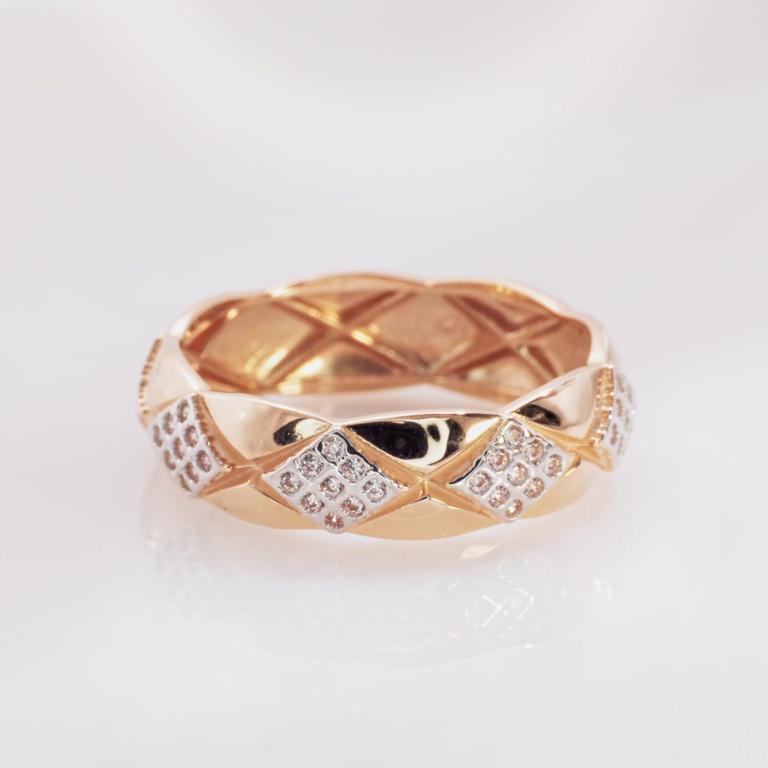 Золотое кольцо с фианитами