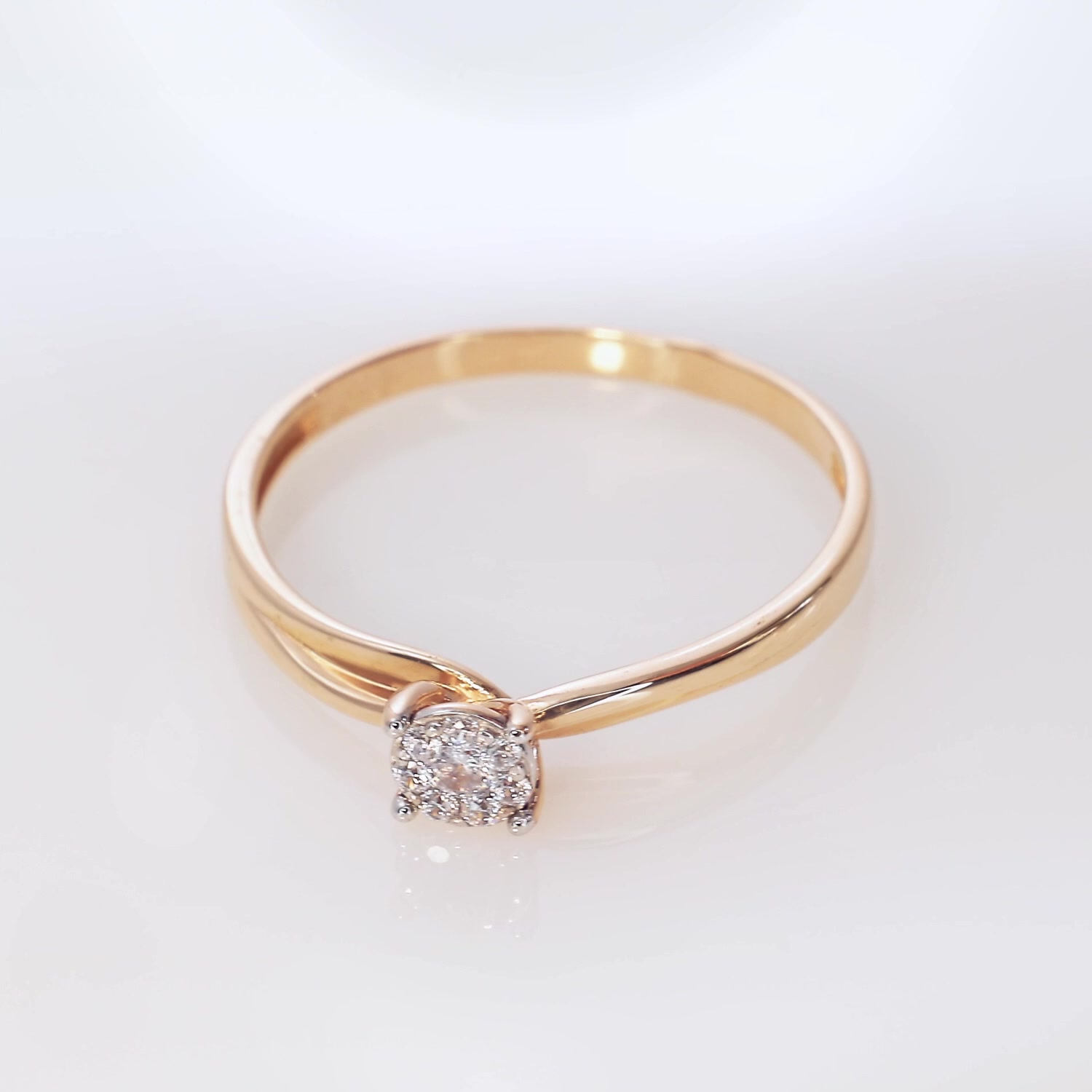 Золотое кольцо с фианитами