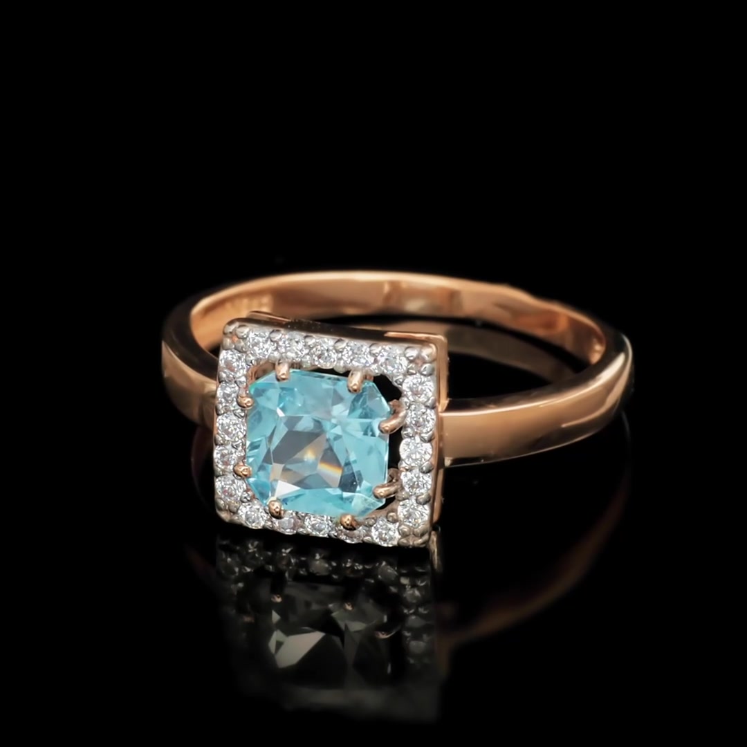 Золотое кольцо с топазом Swiss и фианитами