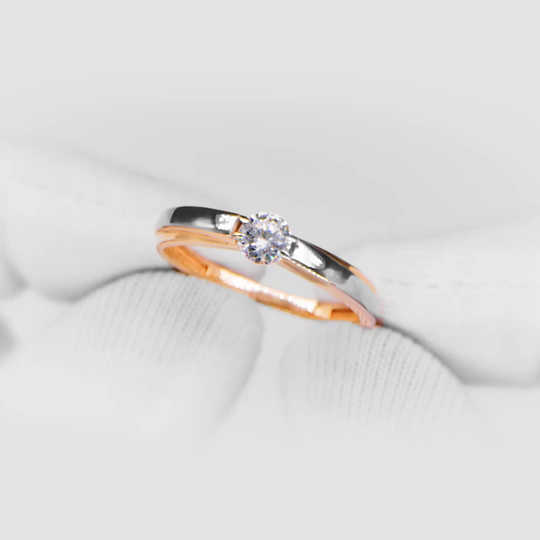 Золотое кольцо с фианитом