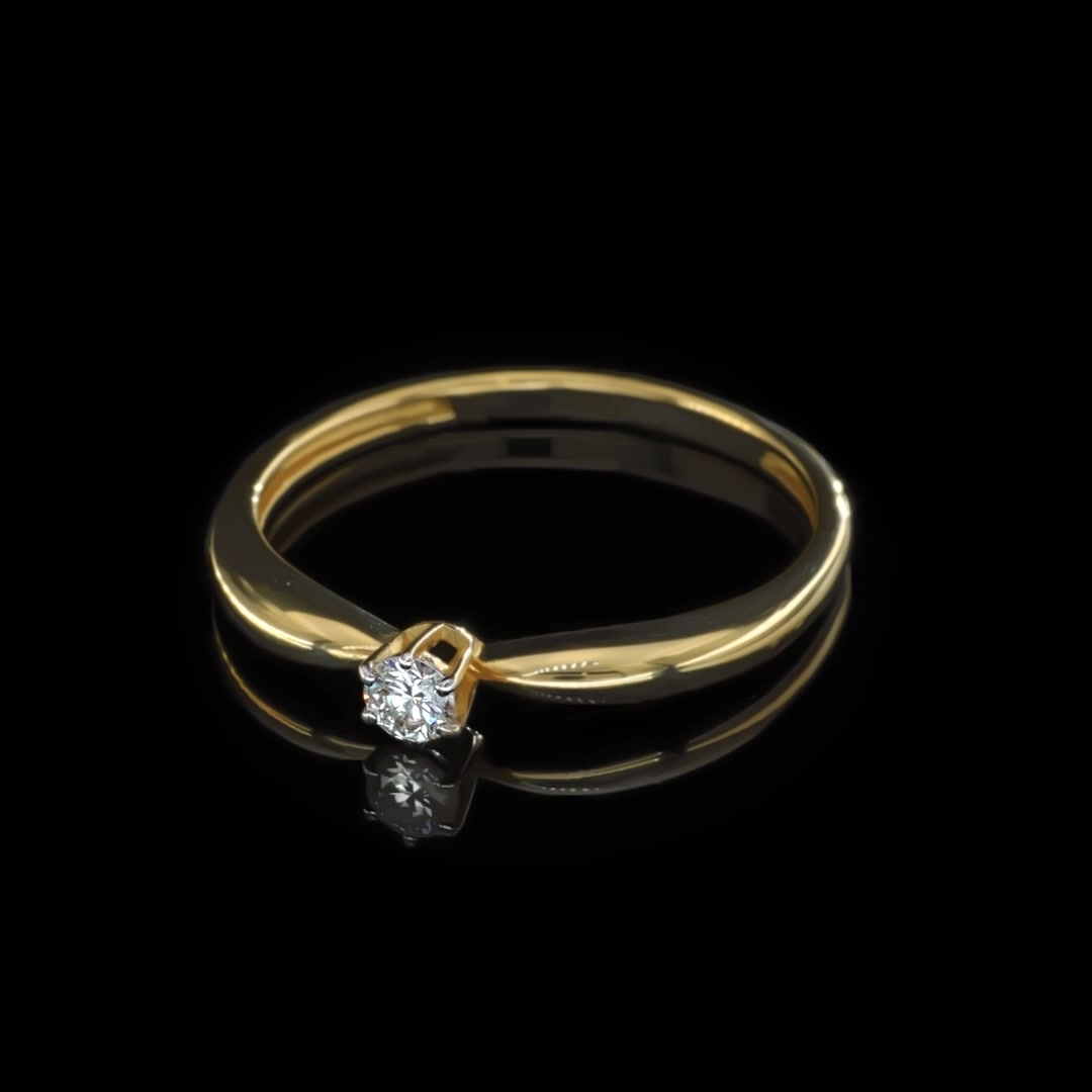 Золотое кольцо с бриллиантом