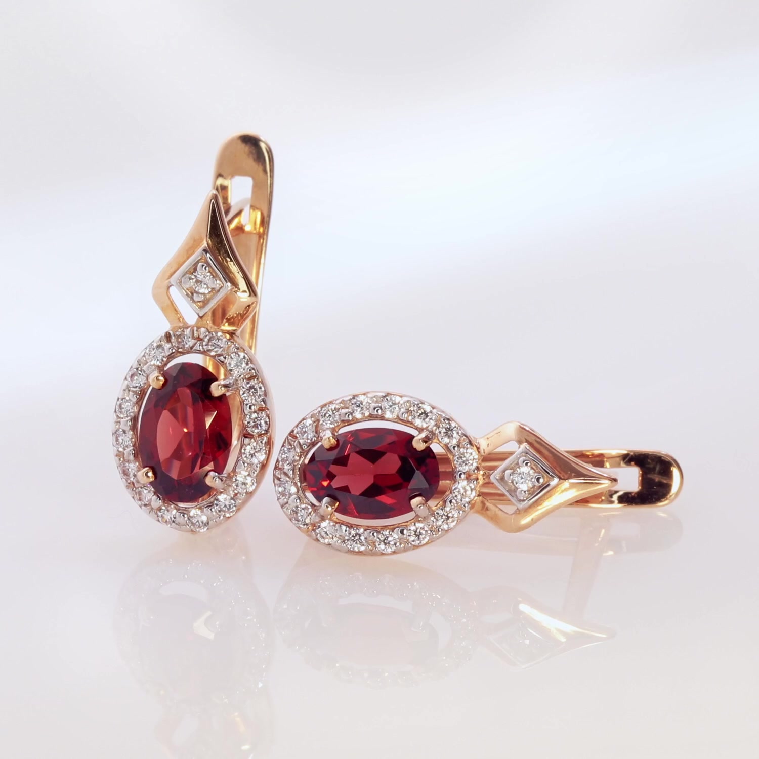 Золотые серьги с гранатом и фианитами