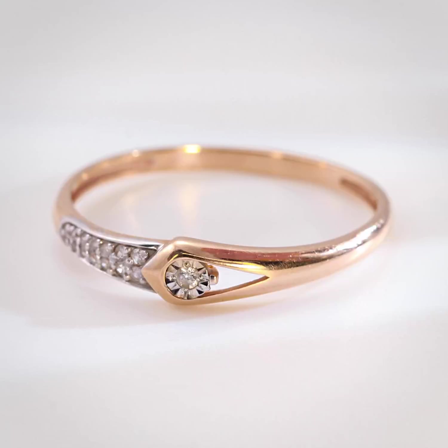 Золотое кольцо с бриллиантами