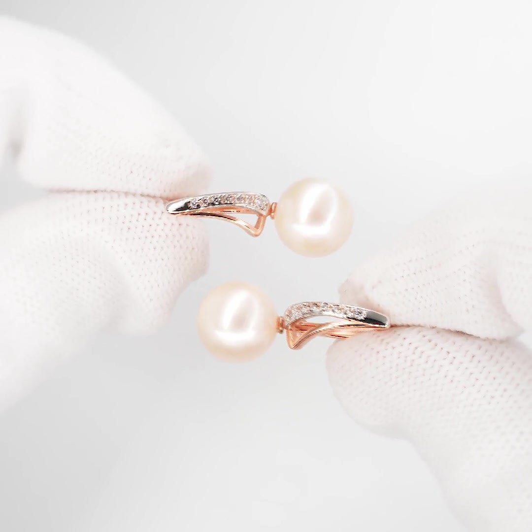 Золотые серьги с жемчугом и фианитами