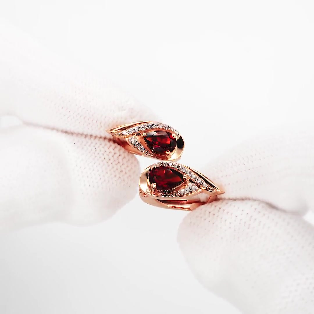 Золотые серьги с гранатом и фианитами