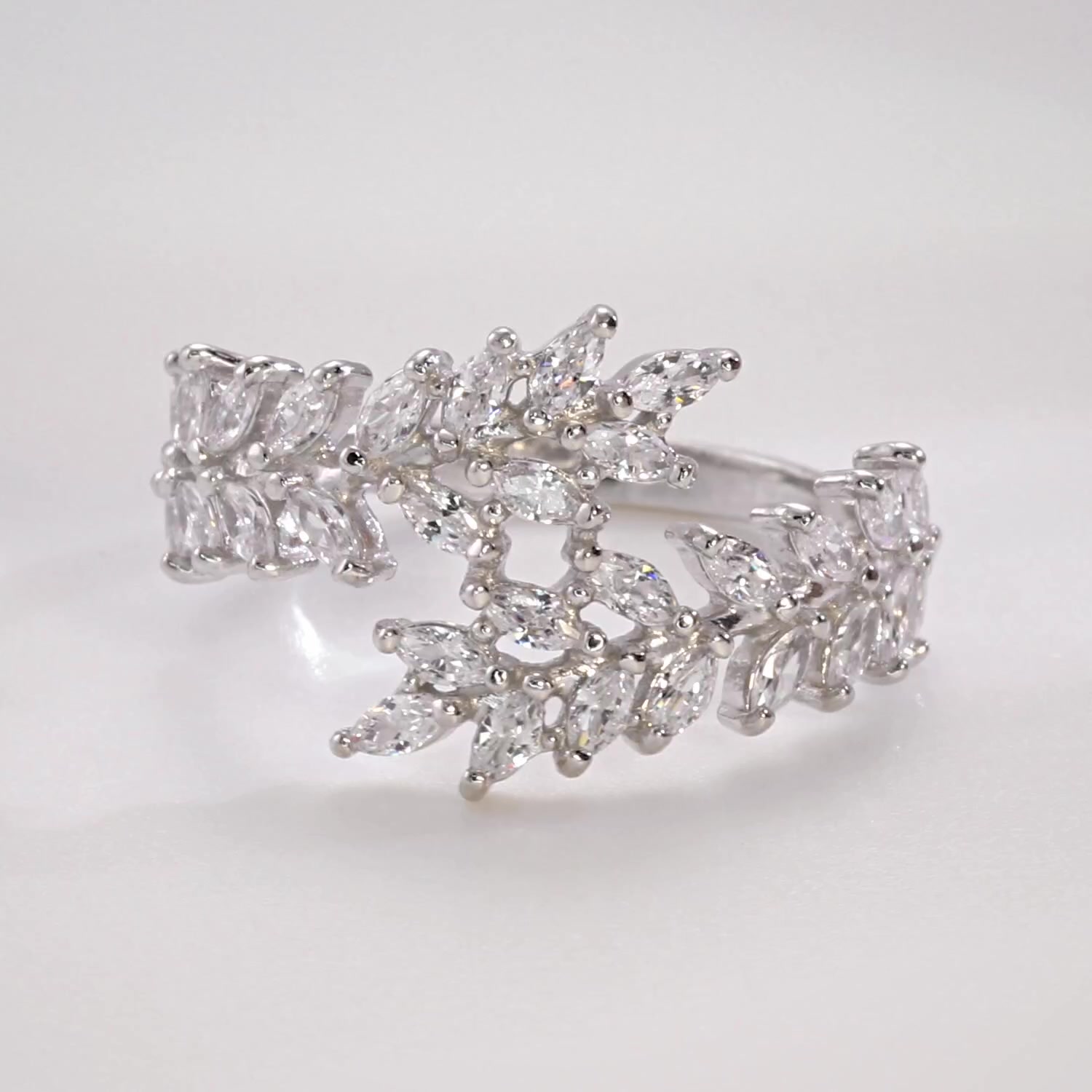 Серебряное кольцо с фианитами