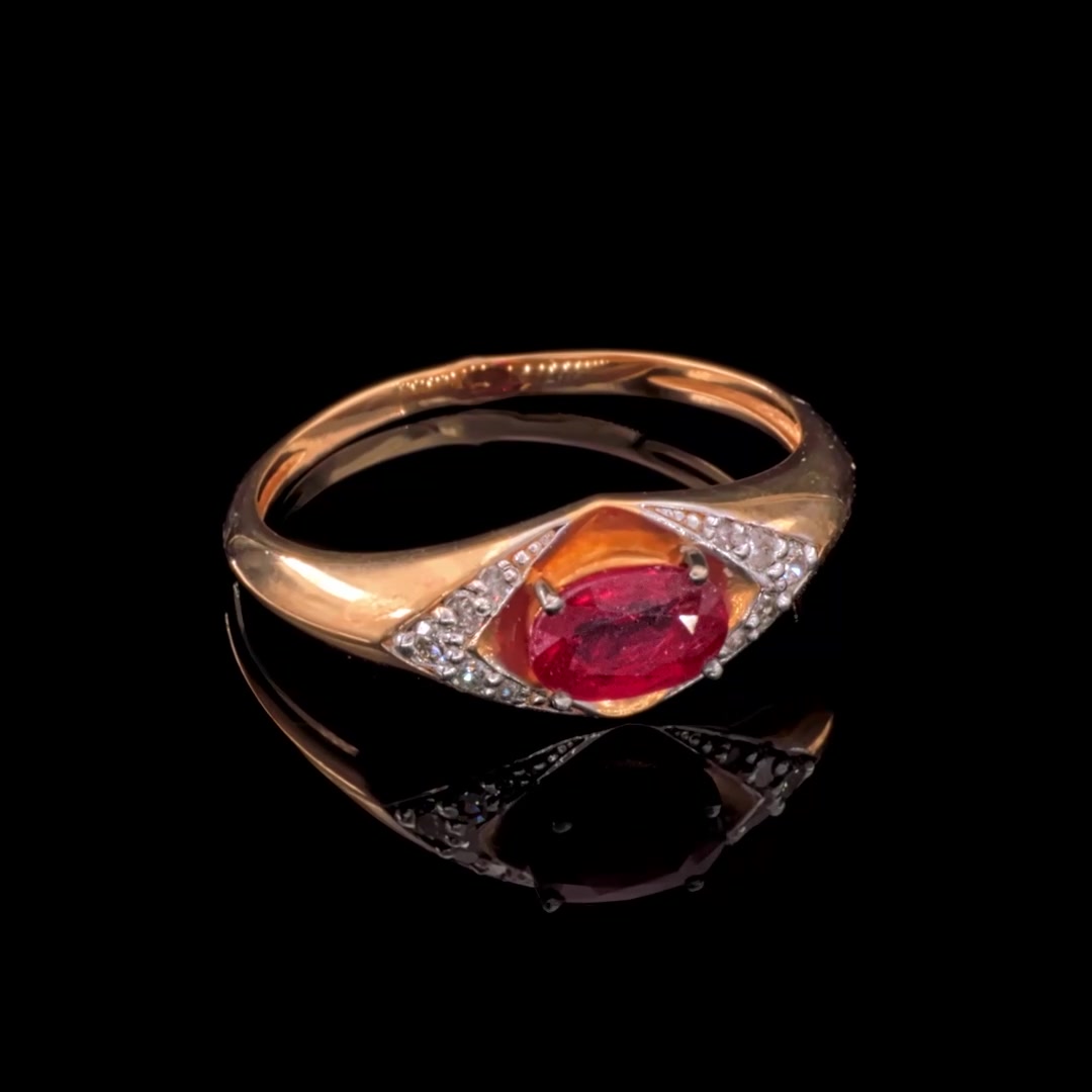 Золотое кольцо с рубином и бриллиантами