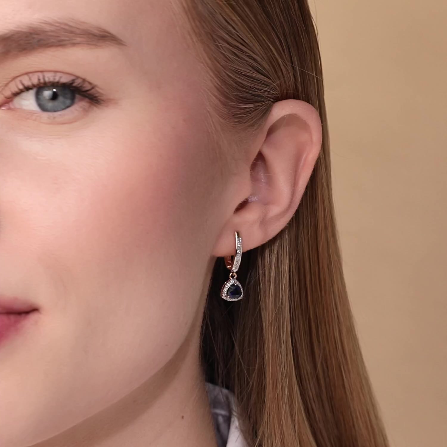 Золотые серьги с сапфирами выращенными и бриллиантами