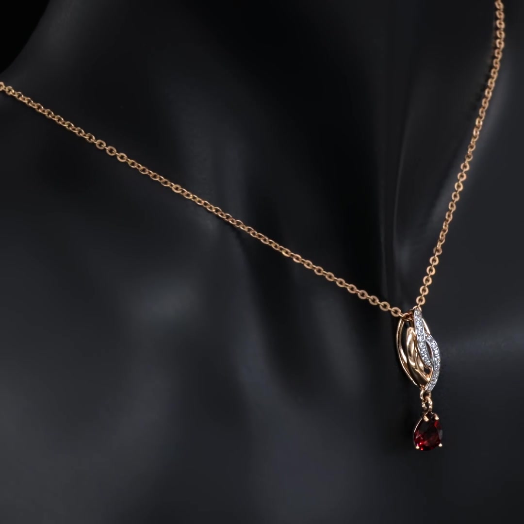 Золотая подвеска с гранатом и фианитами