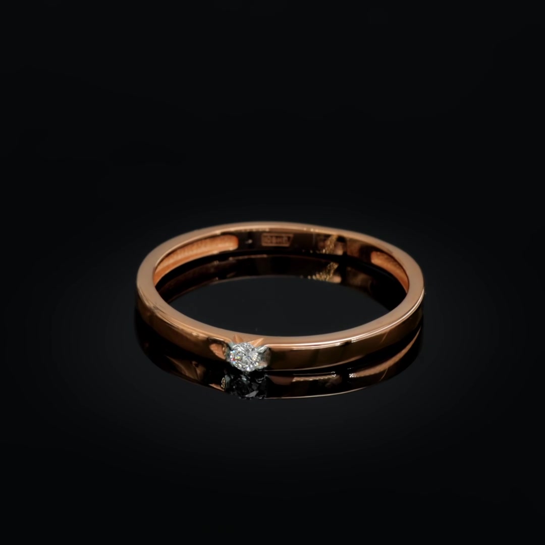 Золотое кольцо с бриллиантом