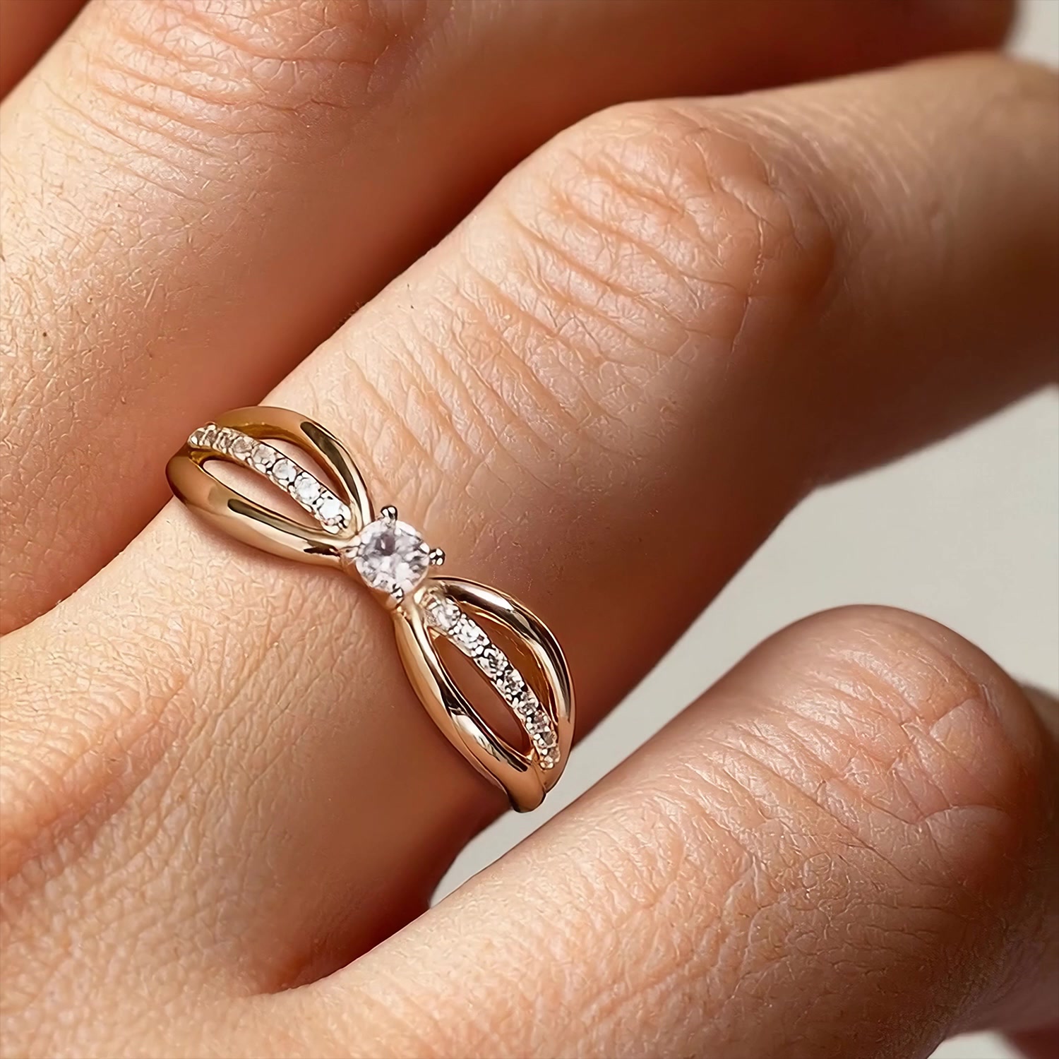 Золотое кольцо с фианитами