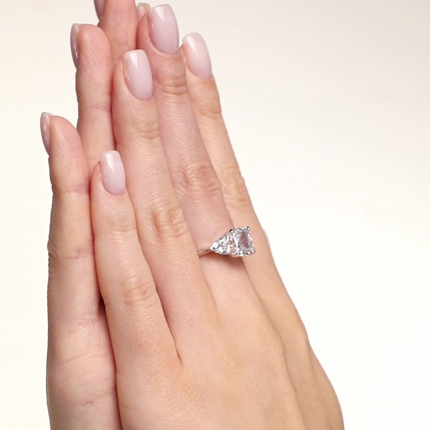 Серебряное кольцо с фианитами