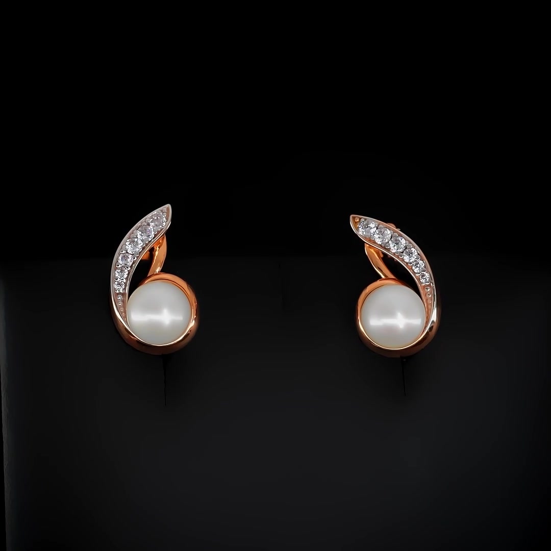 Золотые серьги с жемчугом и фианитами