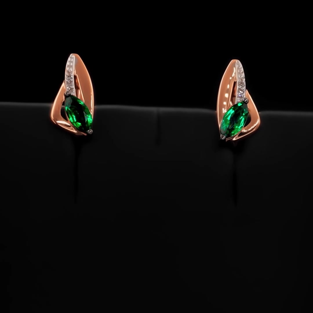 Золотые серьги с изумрудами выращенными и бриллиантами