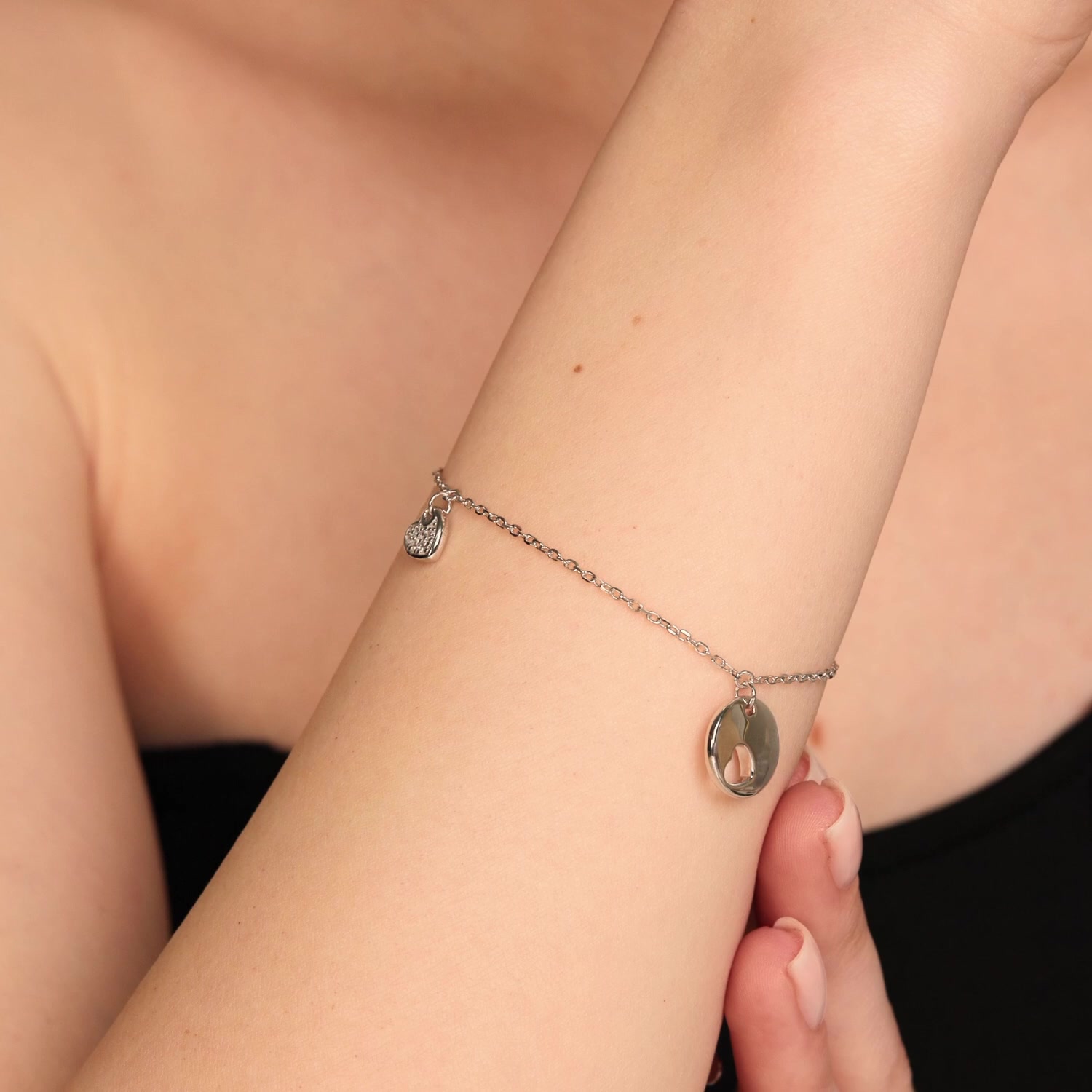 Серебряный браслет с фианитами