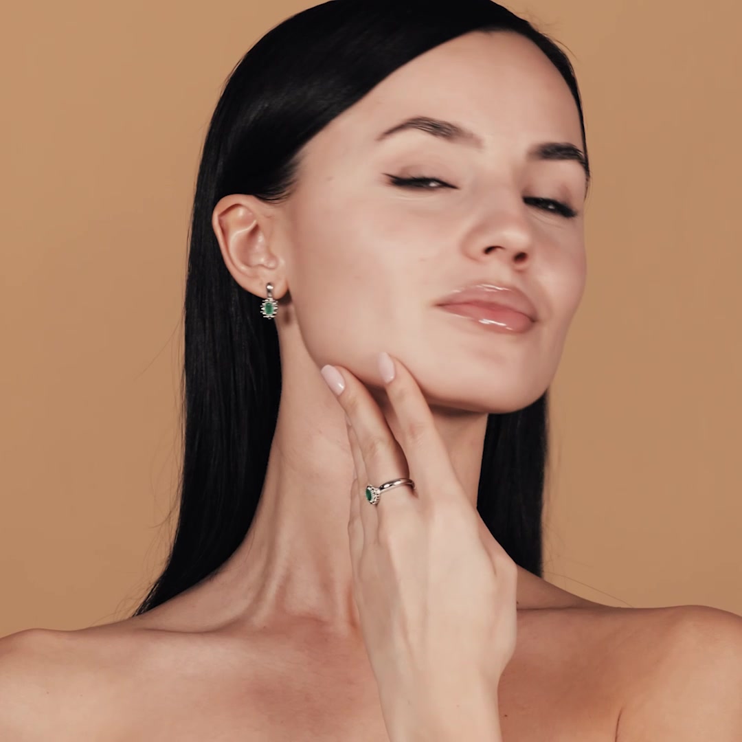 Серебряные серьги с изумрудами и шпинелью