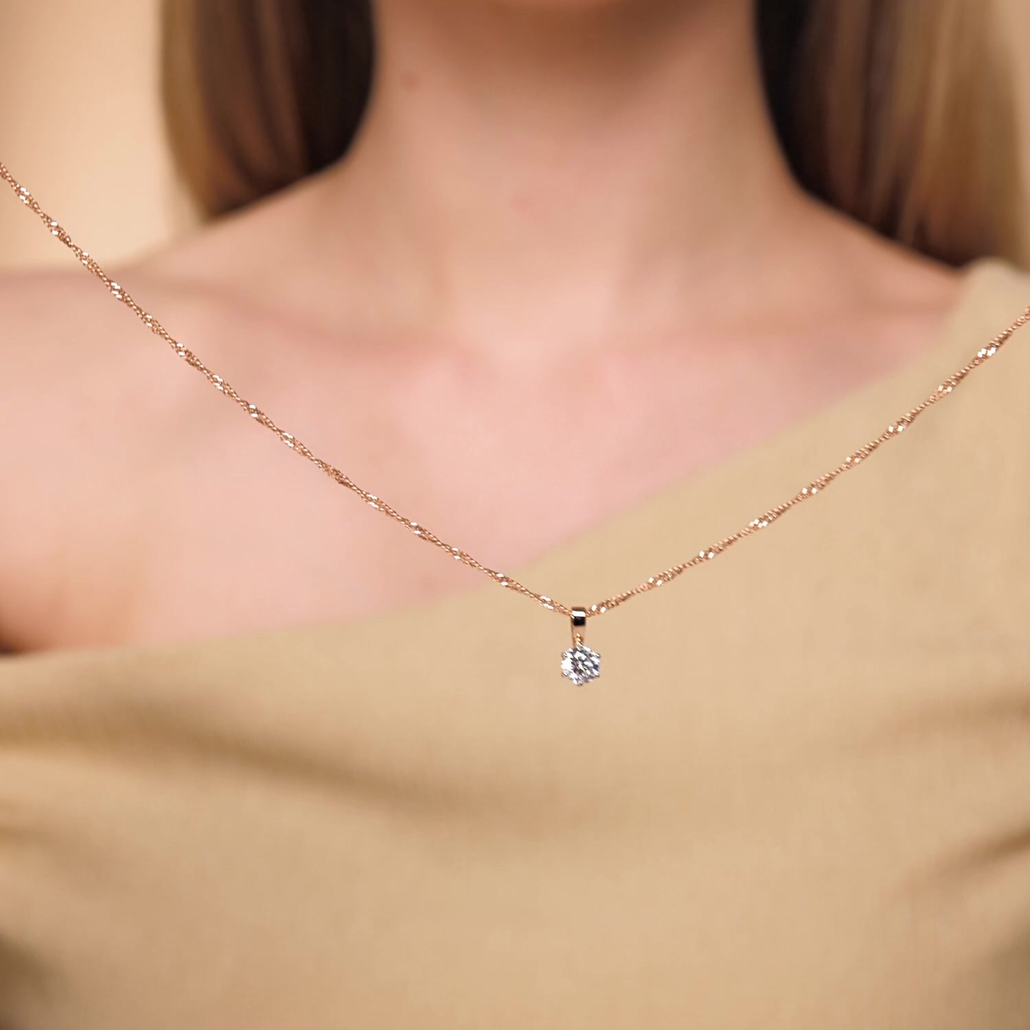 Золотая подвеска с бриллиантом выращенным