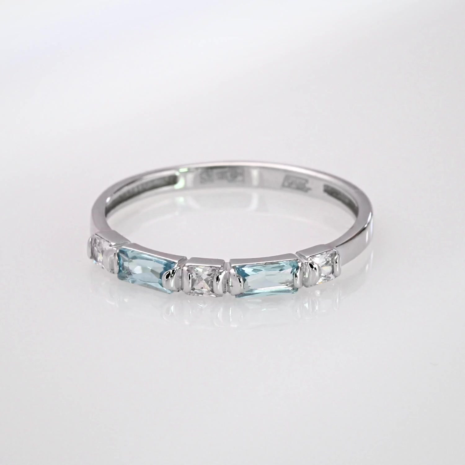 Золотое кольцо с топазами Swiss и фианитами