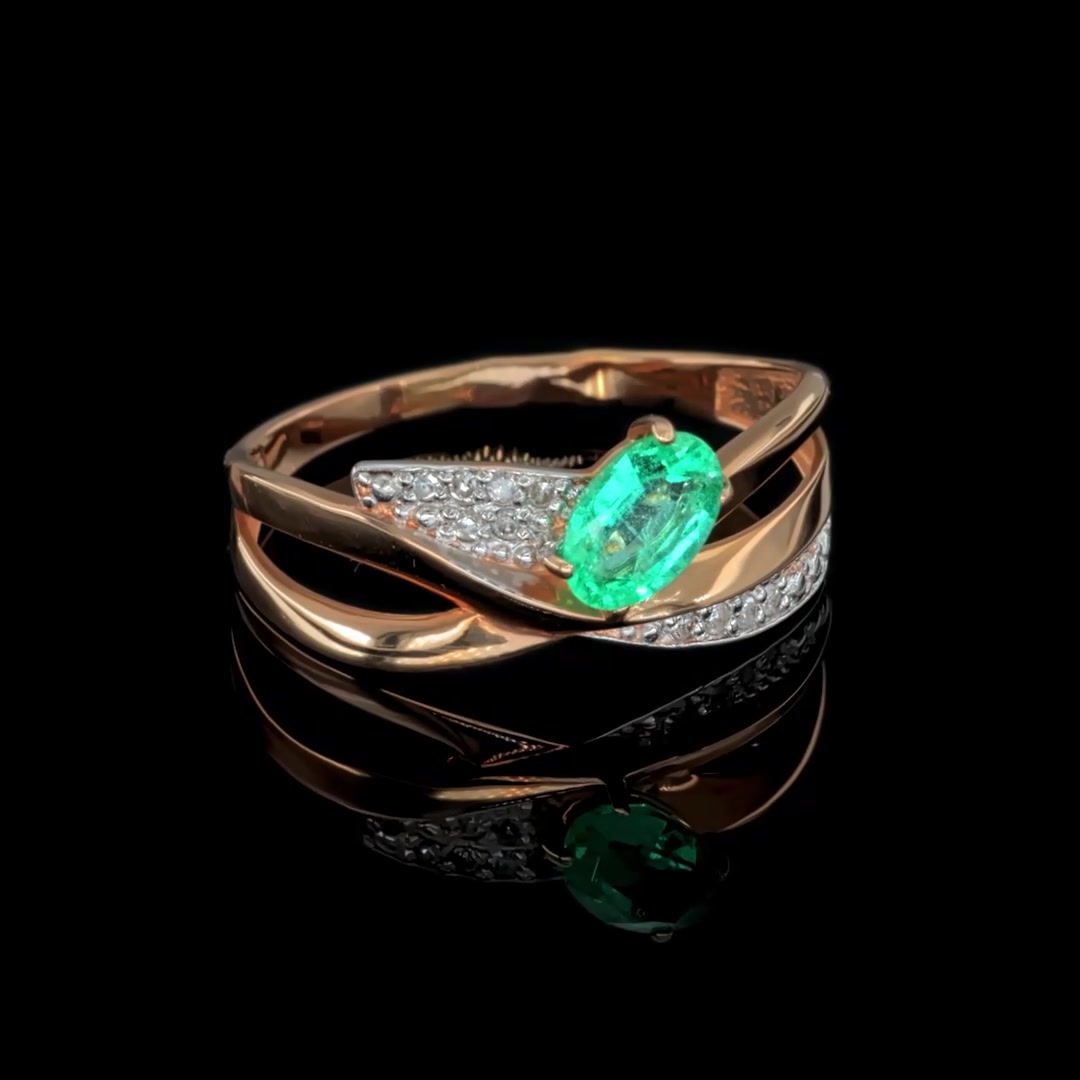 Золотое кольцо с изумрудом и бриллиантами