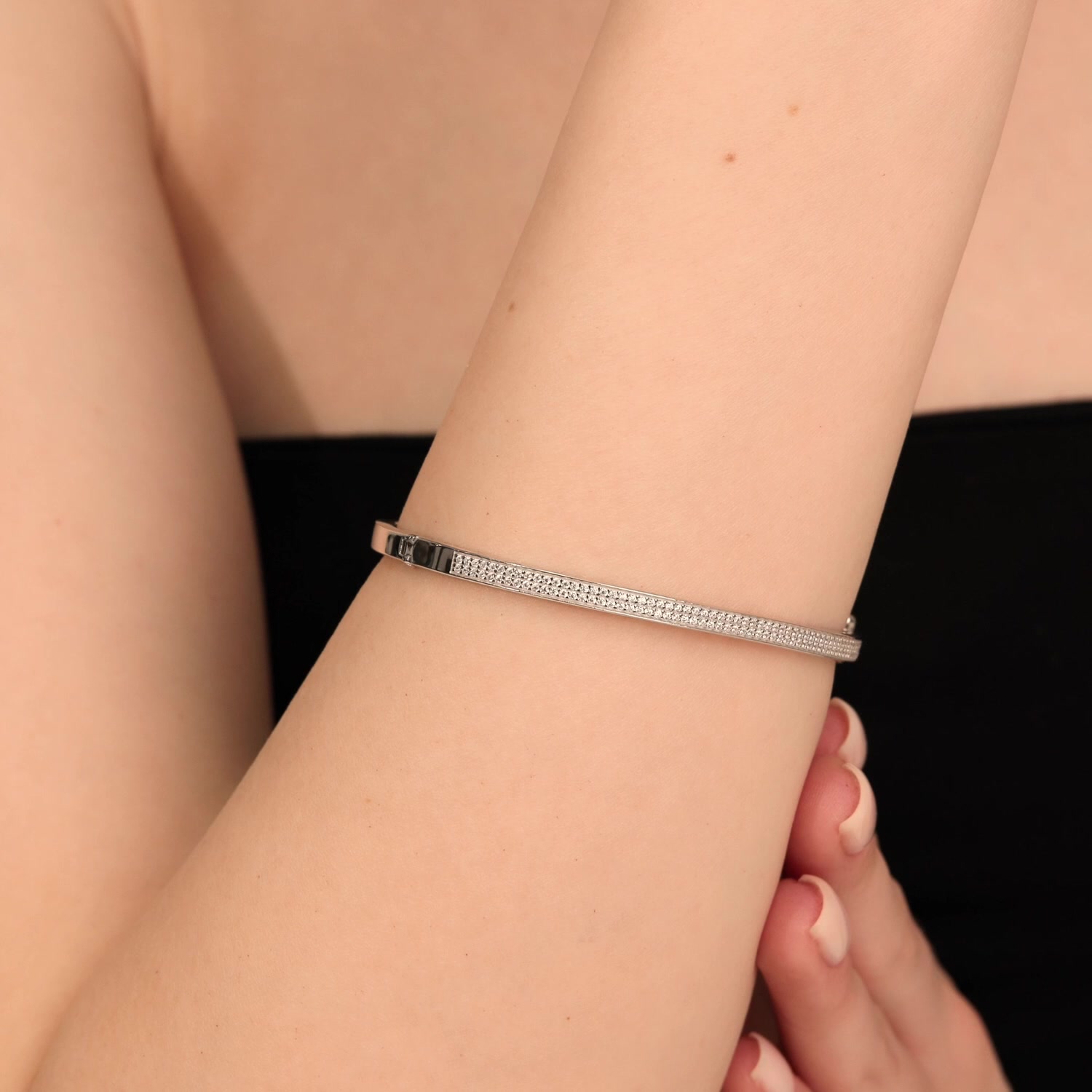 Серебряный браслет с фианитами