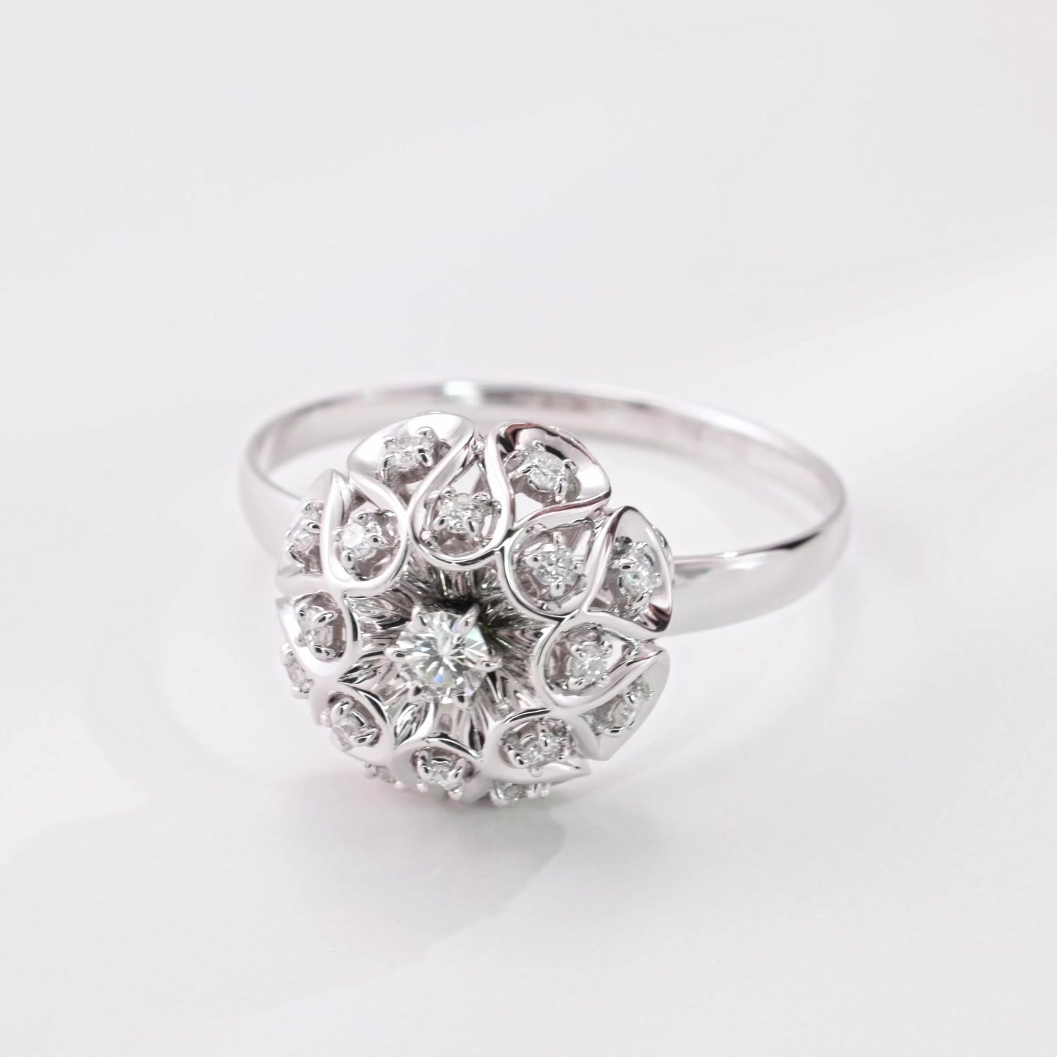 Золотое кольцо с бриллиантами