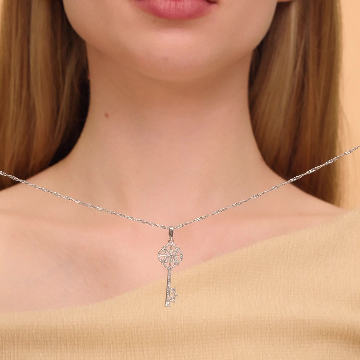 Серебряная подвеска с фианитами