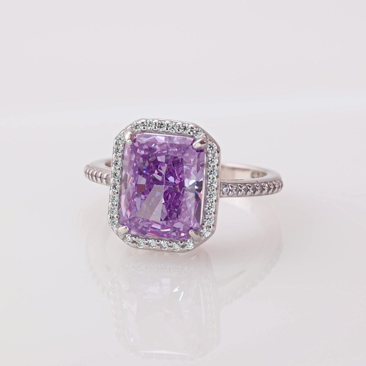 Серебряное кольцо с фианитами