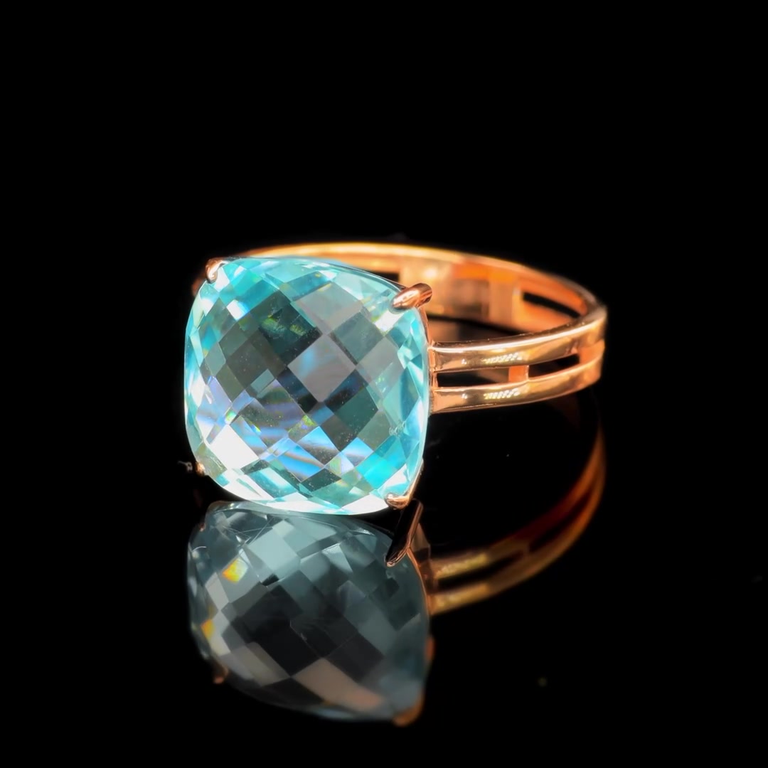 Золотое кольцо с топазом Sky