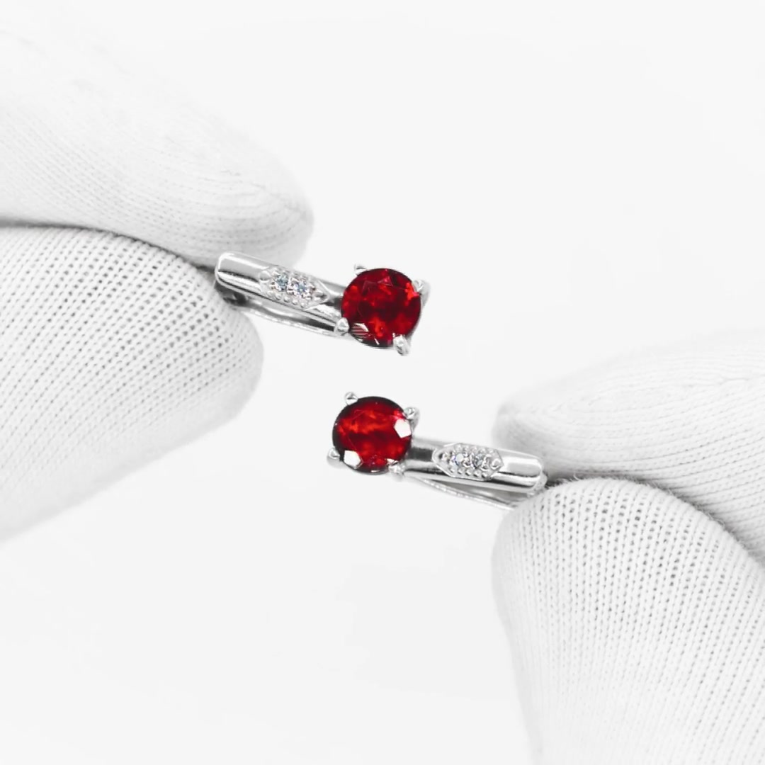 Серебряные серьги с ювелирным стеклом и фианитами