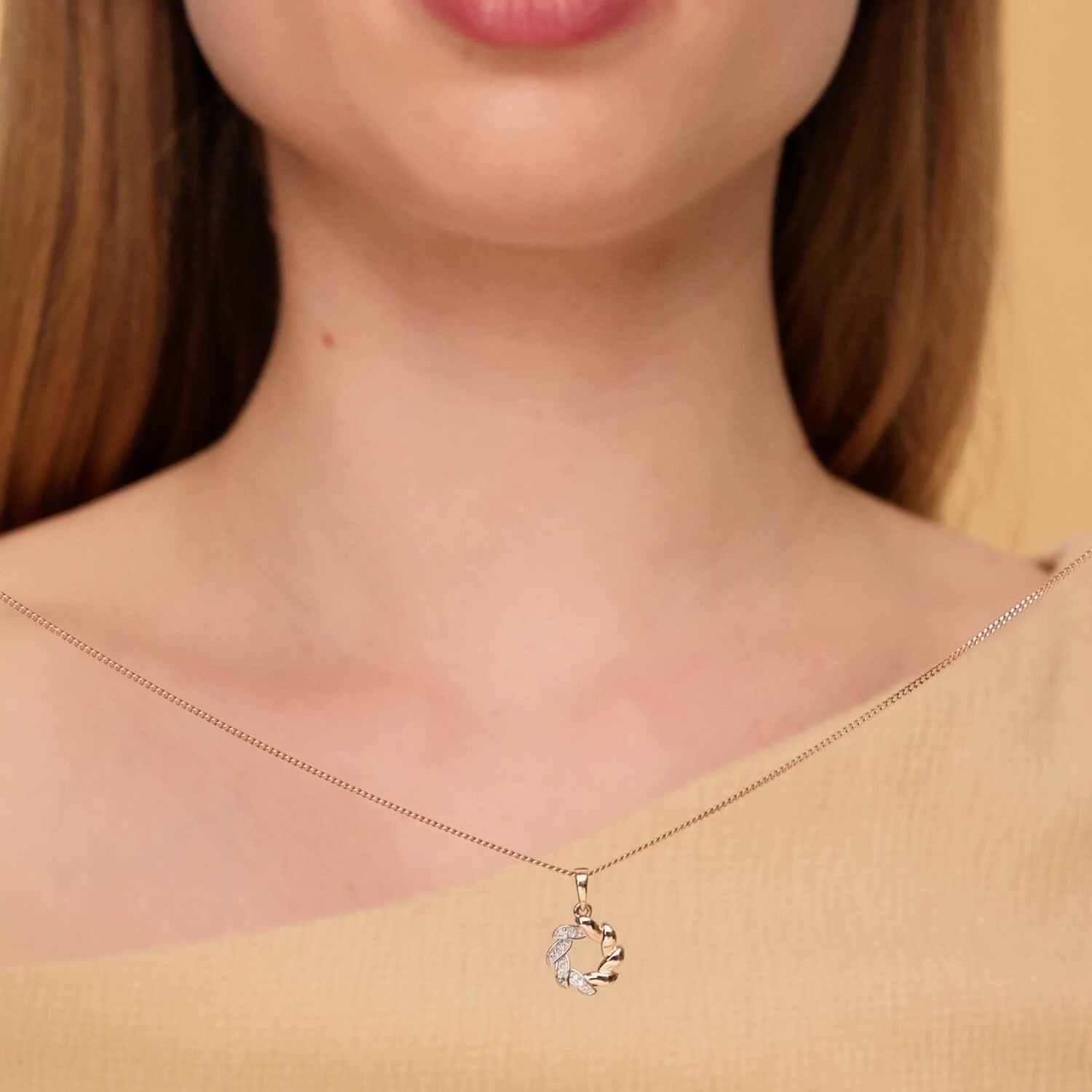 Золотая подвеска с бриллиантами