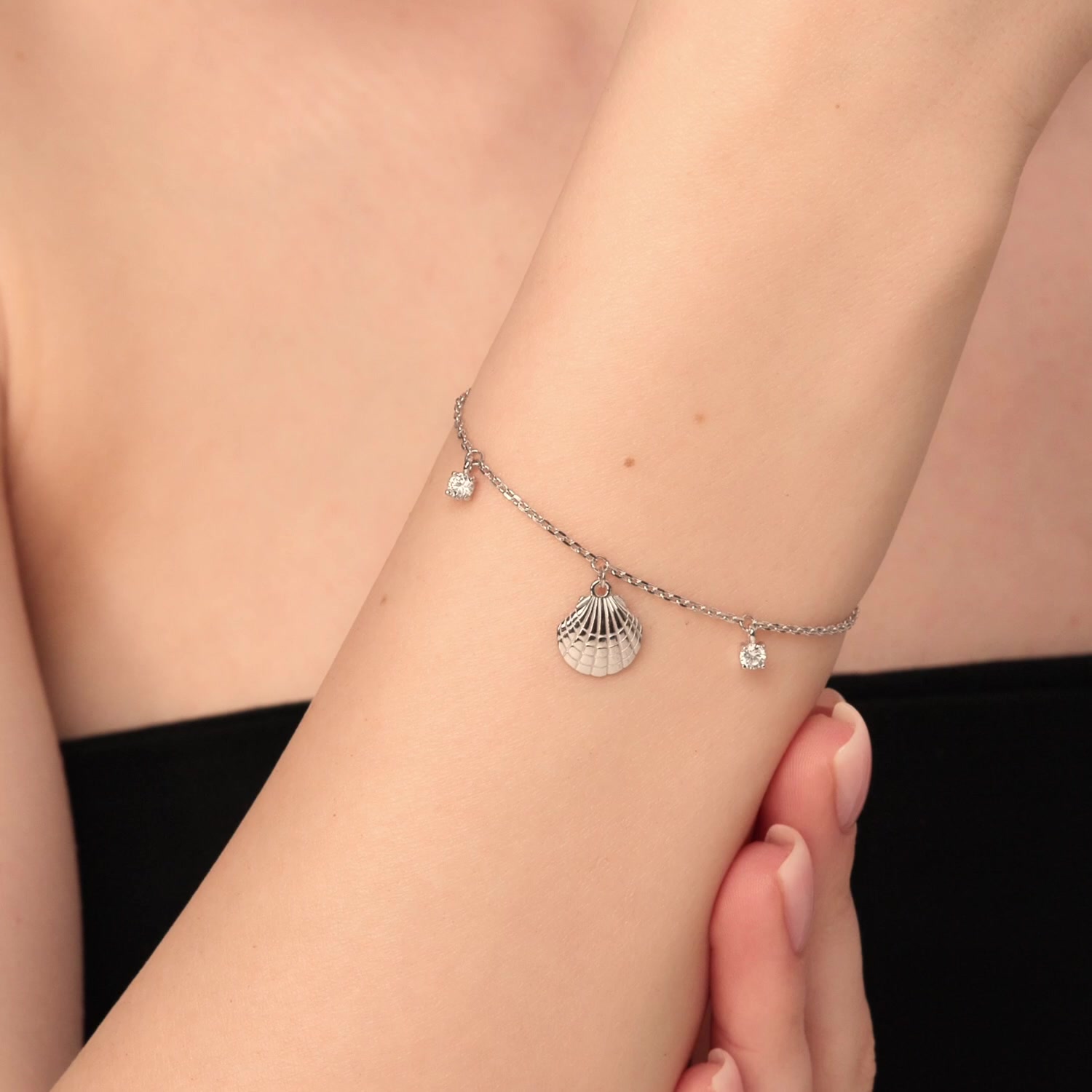 Серебряный браслет с фианитами